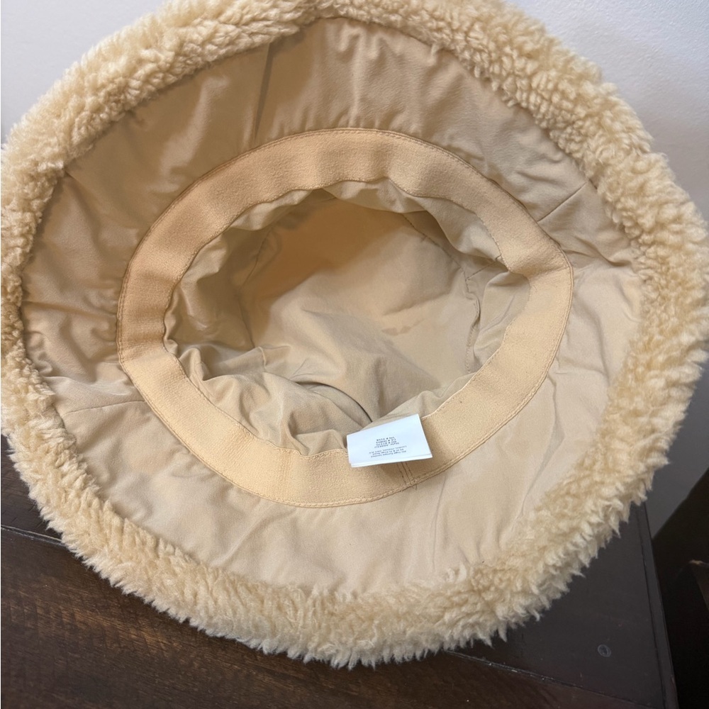 ALO Yoga Faux Sherpa Hat in Tan size M/L - Picture 4 of 4